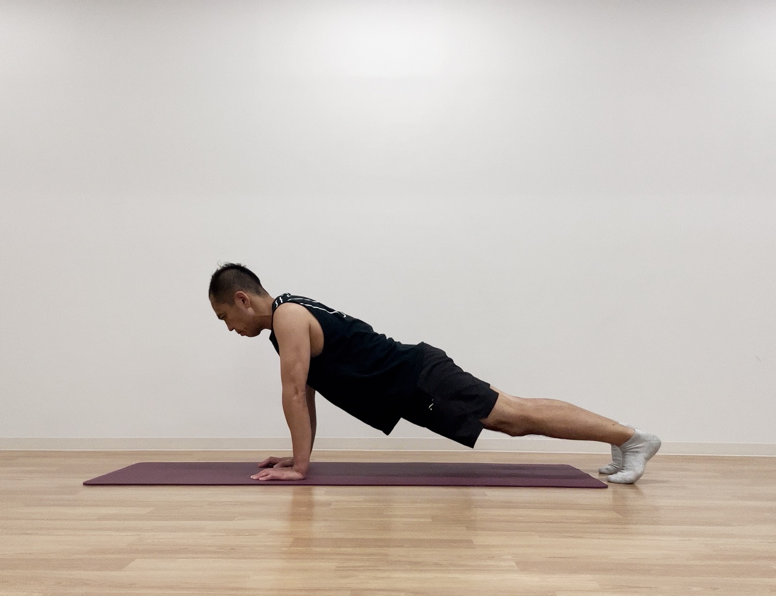 お腹引き締め簡単種目 プランクの正しいフォーム・やり方